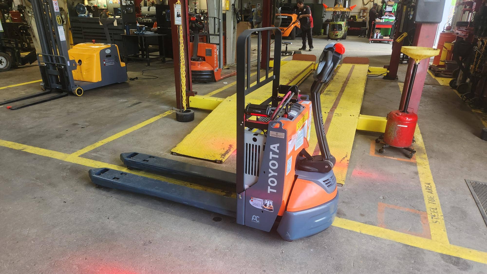 Toyota 7HBW23 Used Electric Pallet Jack